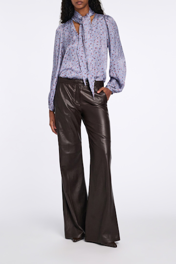 Dorothee Schumacher T-Blouse aus gehämmertem Satin Baby Blossom blue