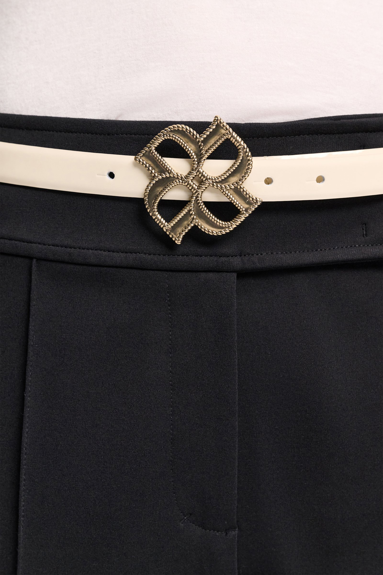 Dorothee Schumacher Gürtel mit D-Rose Schließe ivory