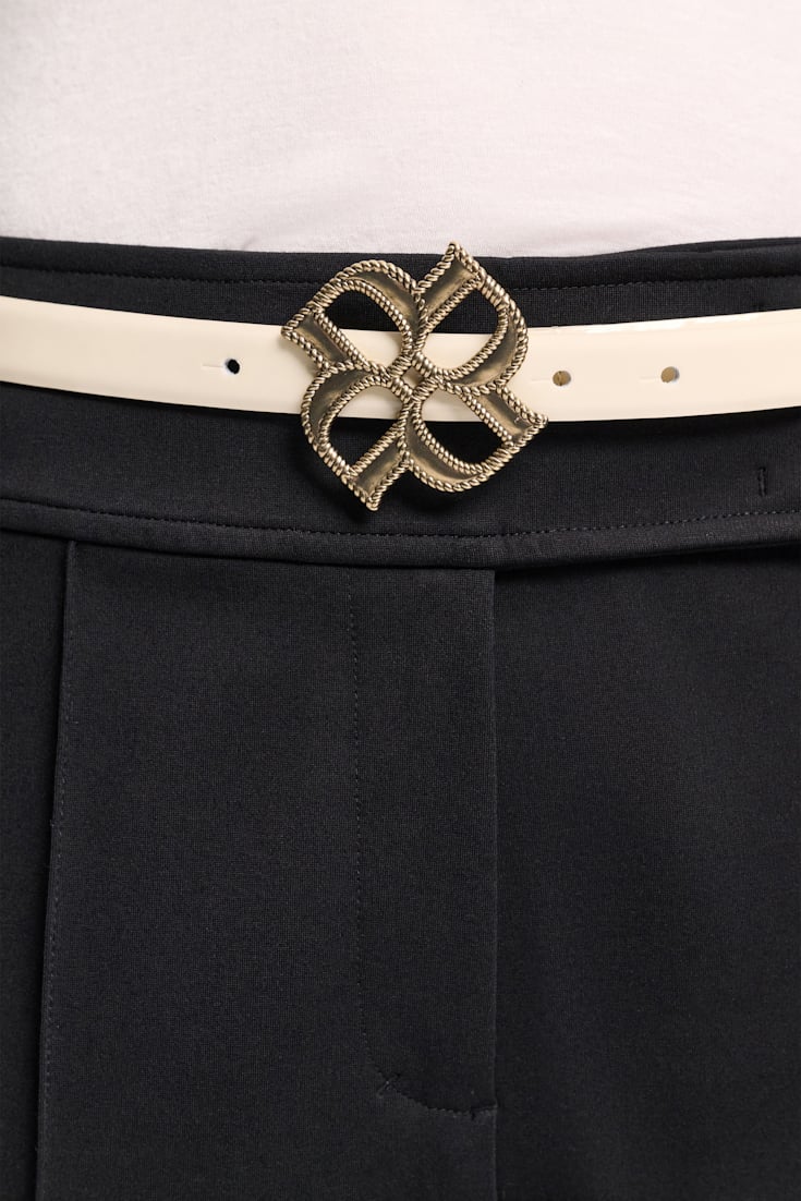 Dorothee Schumacher Gürtel mit D-Rose Schließe ivory