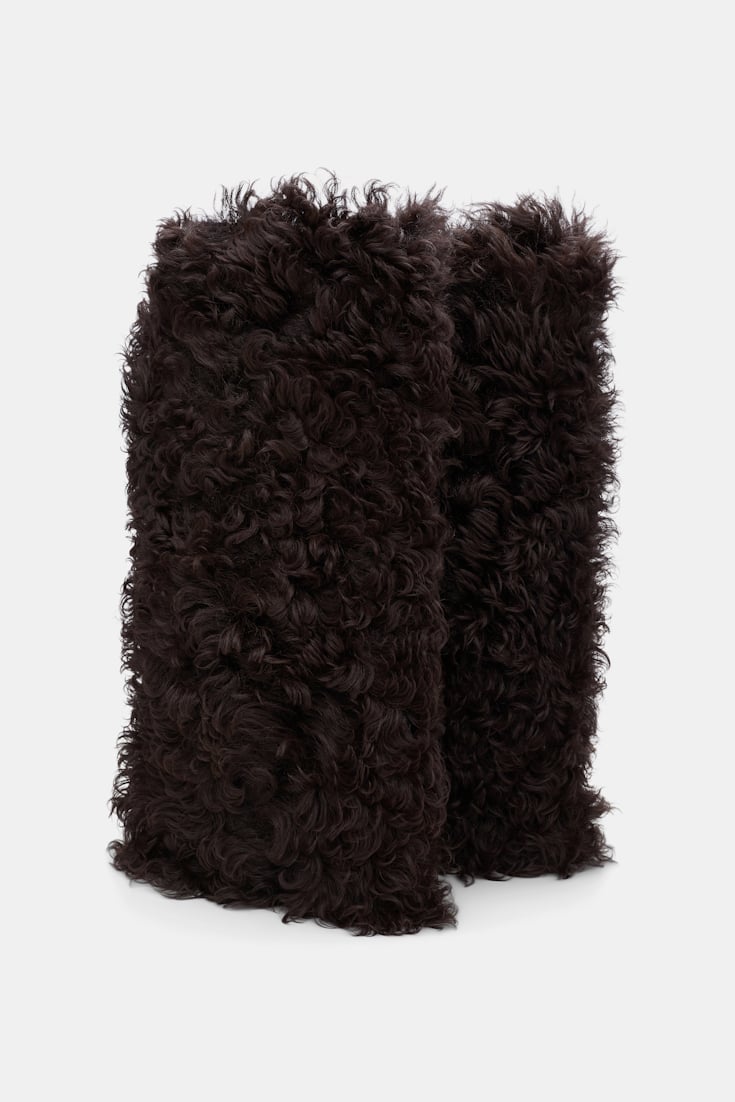 Dorothee Schumacher Gamaschen aus Schafsfell dark chocolate