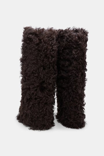 Dorothee Schumacher Gamaschen aus Schafsfell dark chocolate