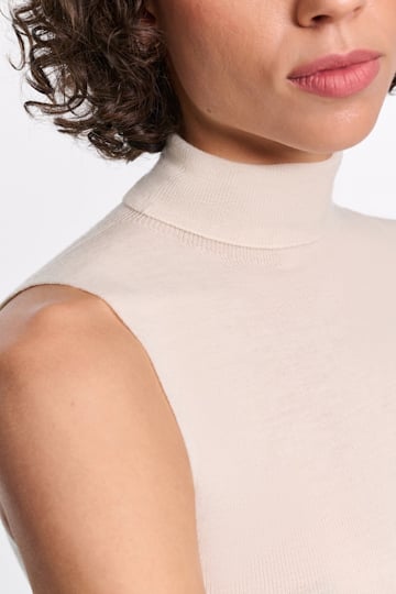 Dorothee Schumacher Sleeveless long Merino turtleneck pure white