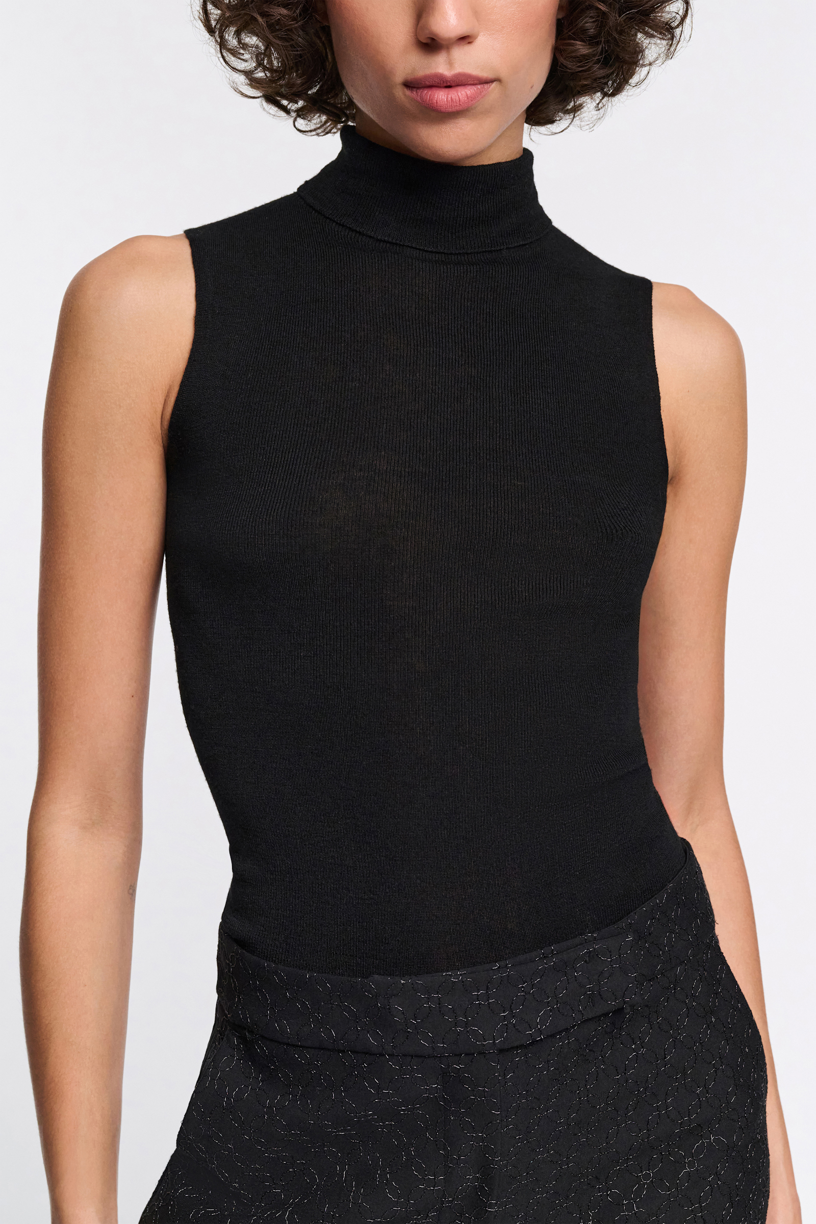 Dorothee Schumacher Sleeveless long Merino turtleneck pure black