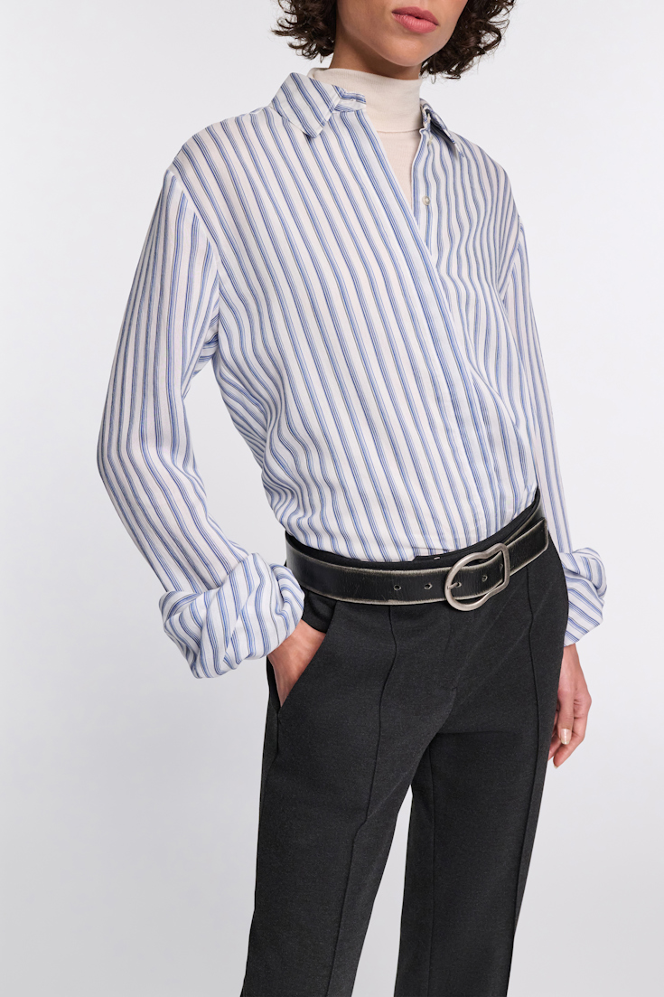 Dorothee Schumacher Bluse aus gestreiftem Organdy Voile mit Ballon-Cuff Detail white sky mix