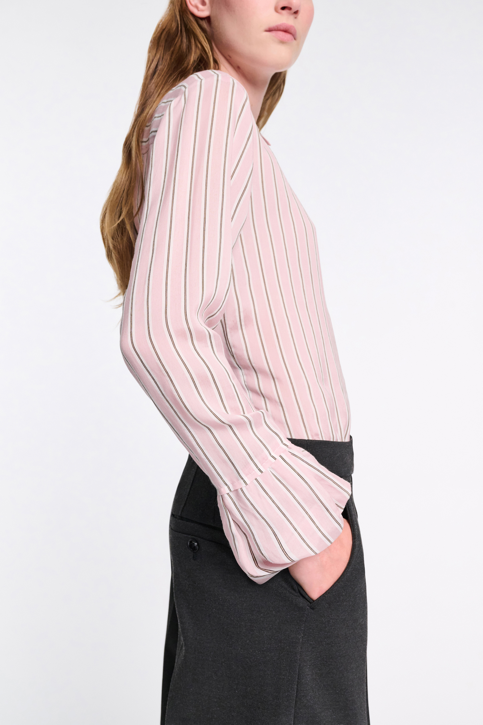 Dorothee Schumacher Bluse aus gestreiftem Organdy Voile mit Ballon-Cuff Detail rose stripe