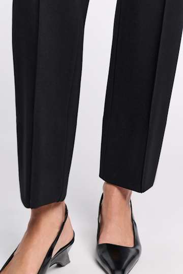 Dorothee Schumacher Slim fit pants in Punto Milano pure black