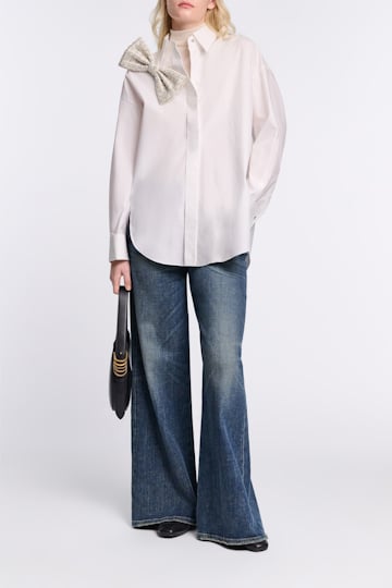 Dorothee Schumacher Hemd mit Bow-Brosche aus Baumwoll-Popeline white pearl