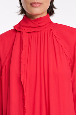 Dorothee Schumacher Kleid mit Rollkragen und langem Schal-Detail aus Georgette lollipop