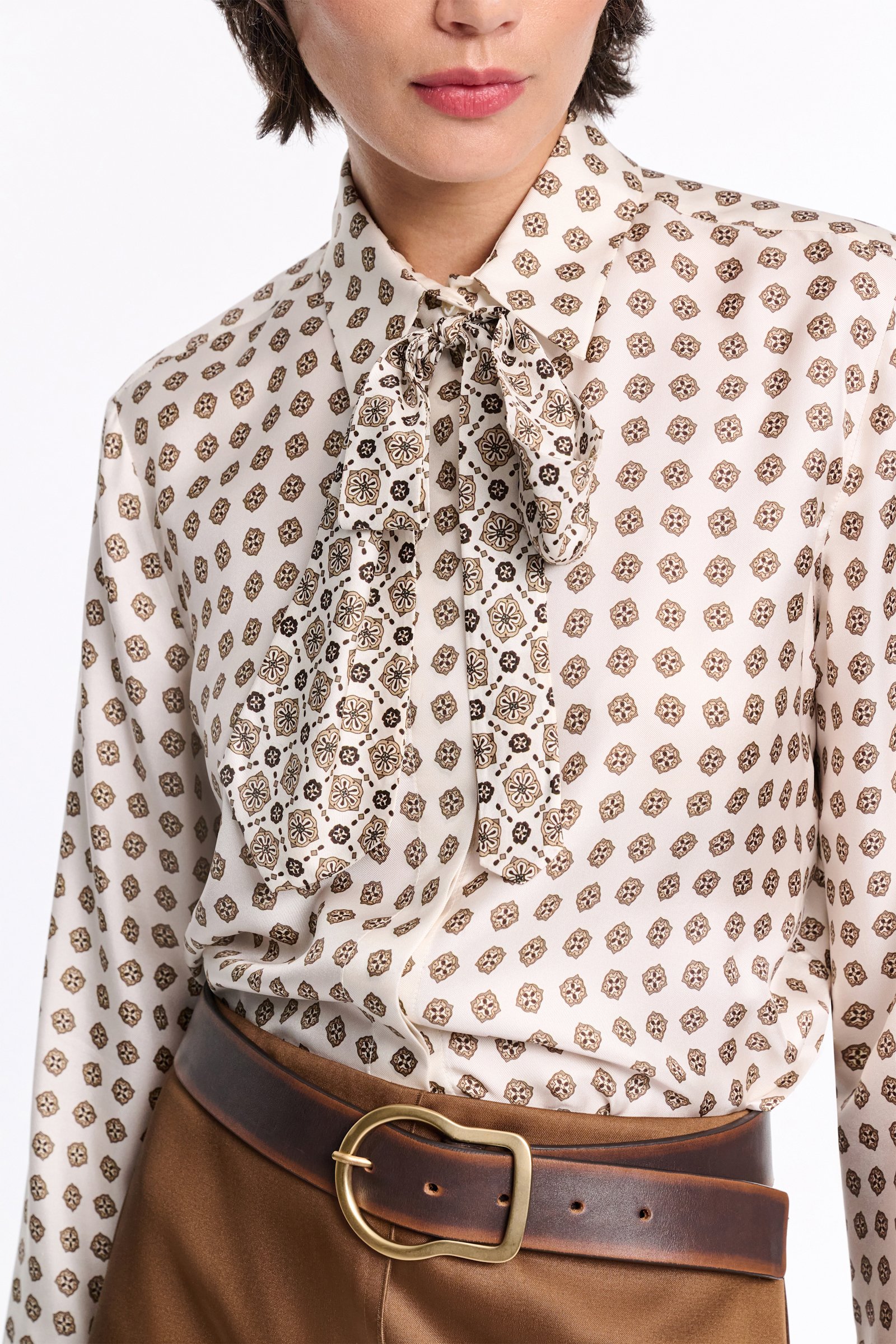 Dorothee Schumacher Bluse mit abnehmbarer Krawattenschleife aus bedrucktem Seidentwill creme mini tie