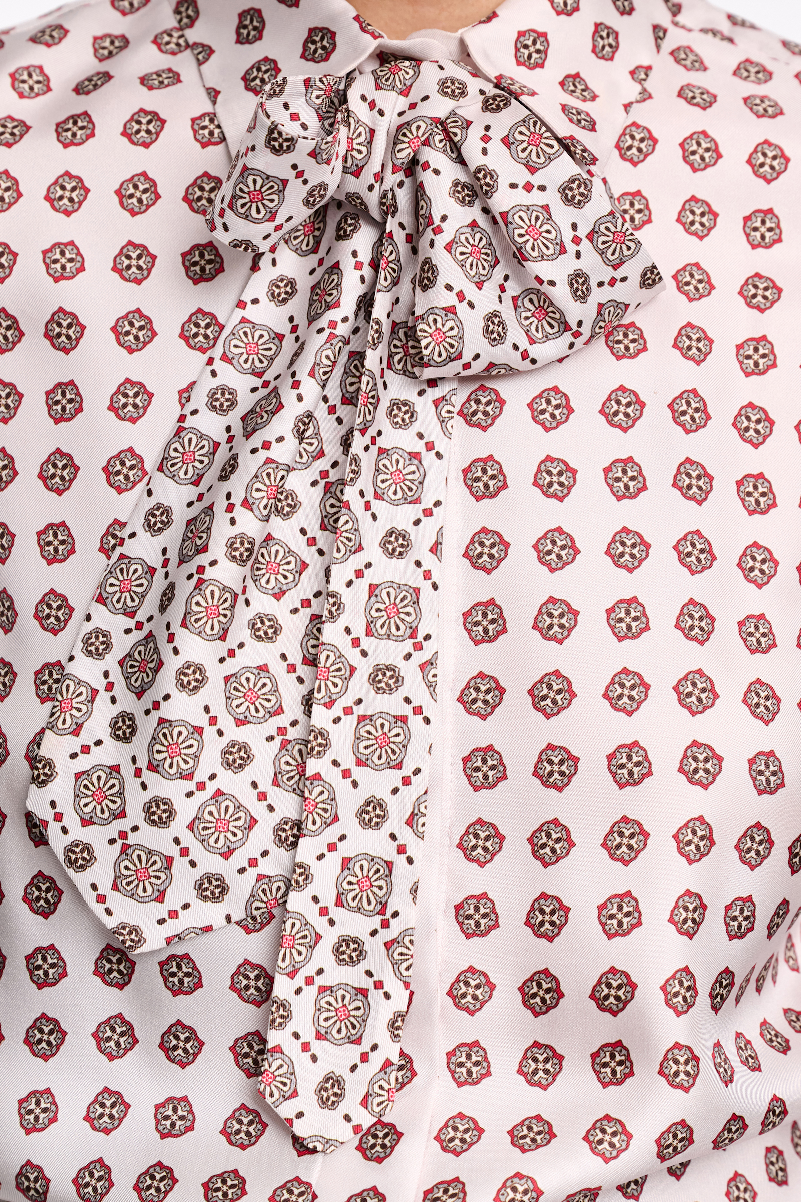 Dorothee Schumacher Bluse mit abnehmbarer Krawattenschleife aus bedrucktem Seidentwill rose mini tie