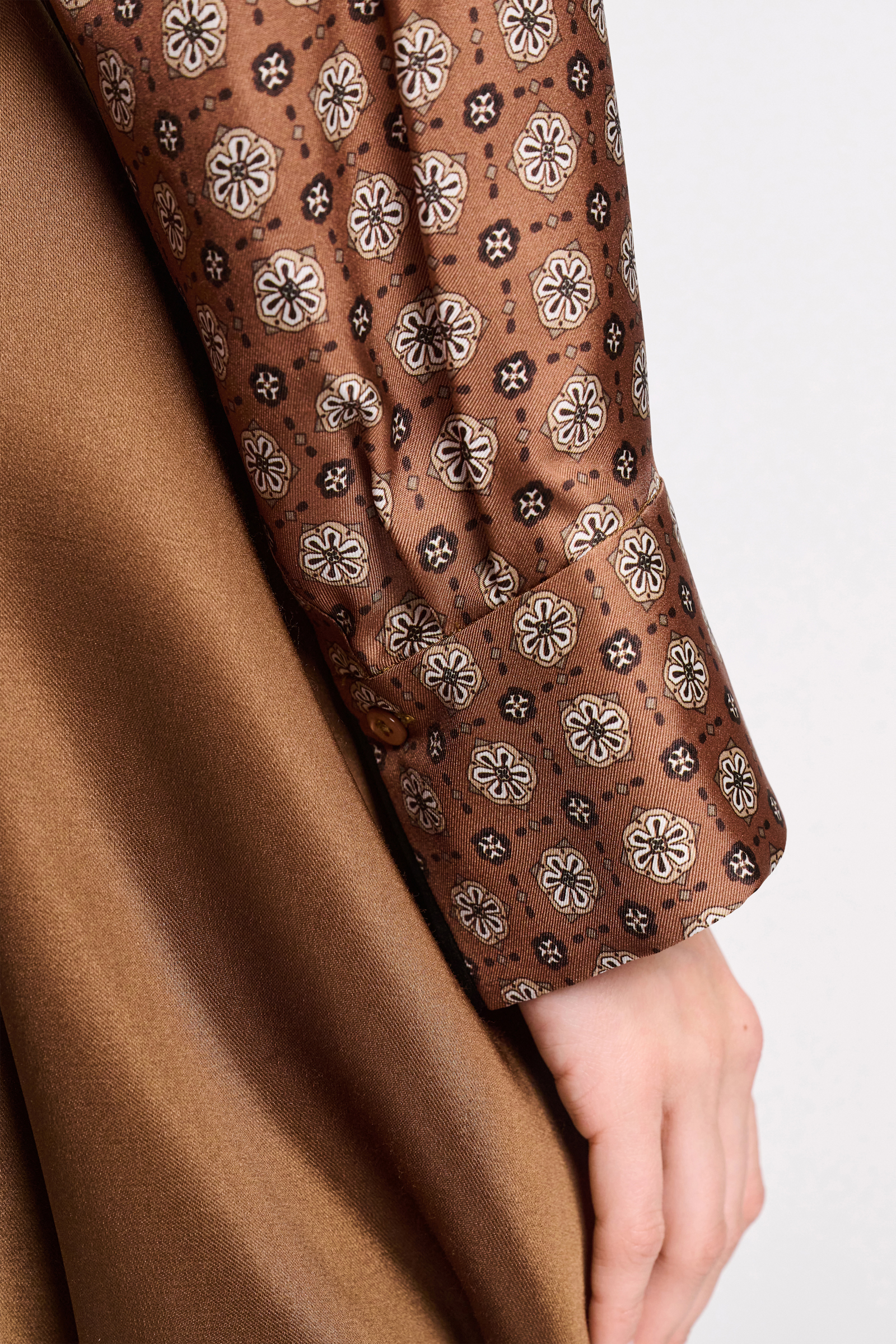 Dorothee Schumacher Hemdbluse aus bedrucktem Seidentwill brown big tie