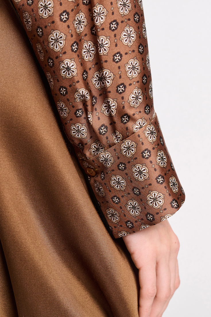 Dorothee Schumacher Hemdbluse aus bedrucktem Seidentwill brown big tie