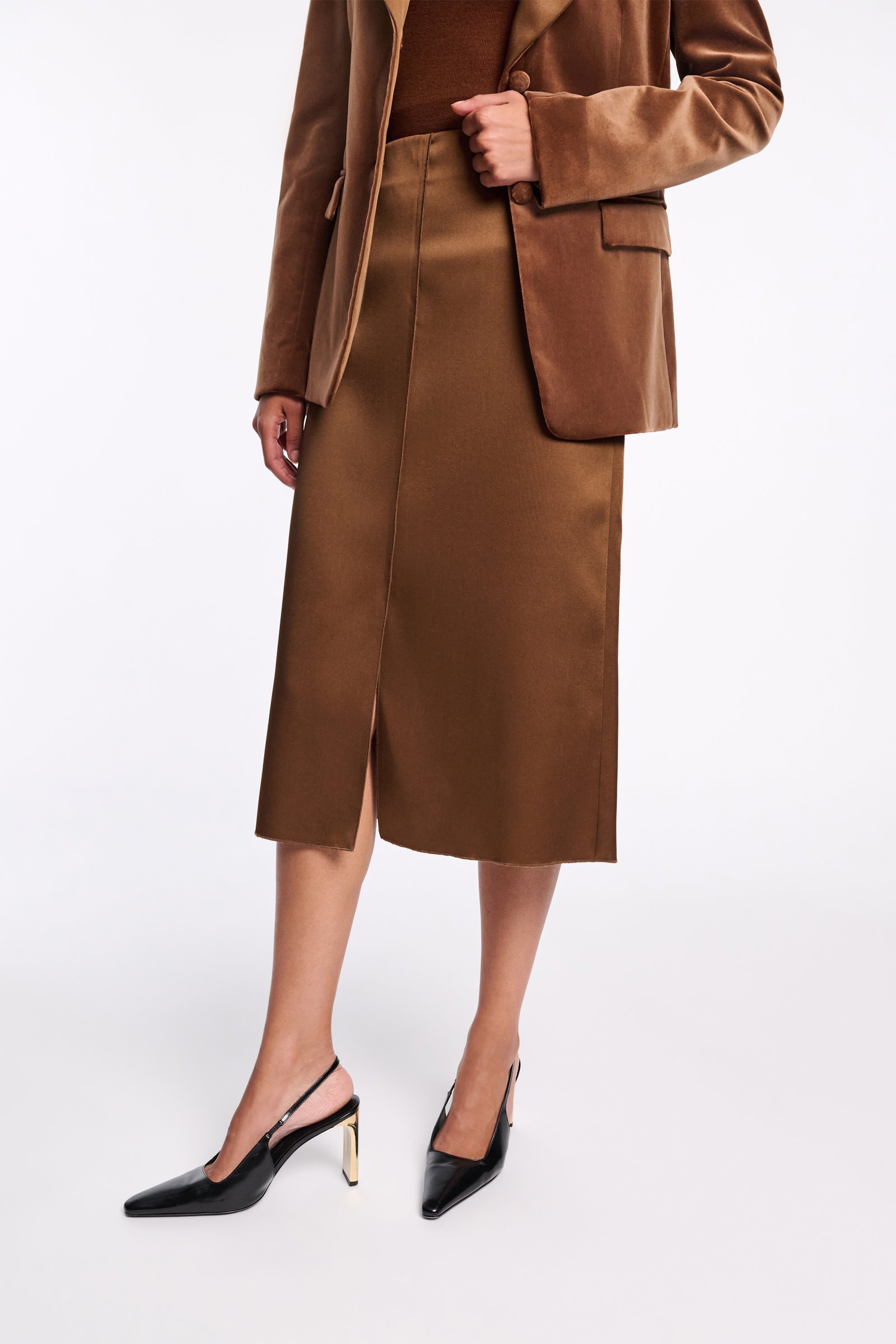 Dorothee Schumacher Slingback Pumps mit goldenem Absatz pure black