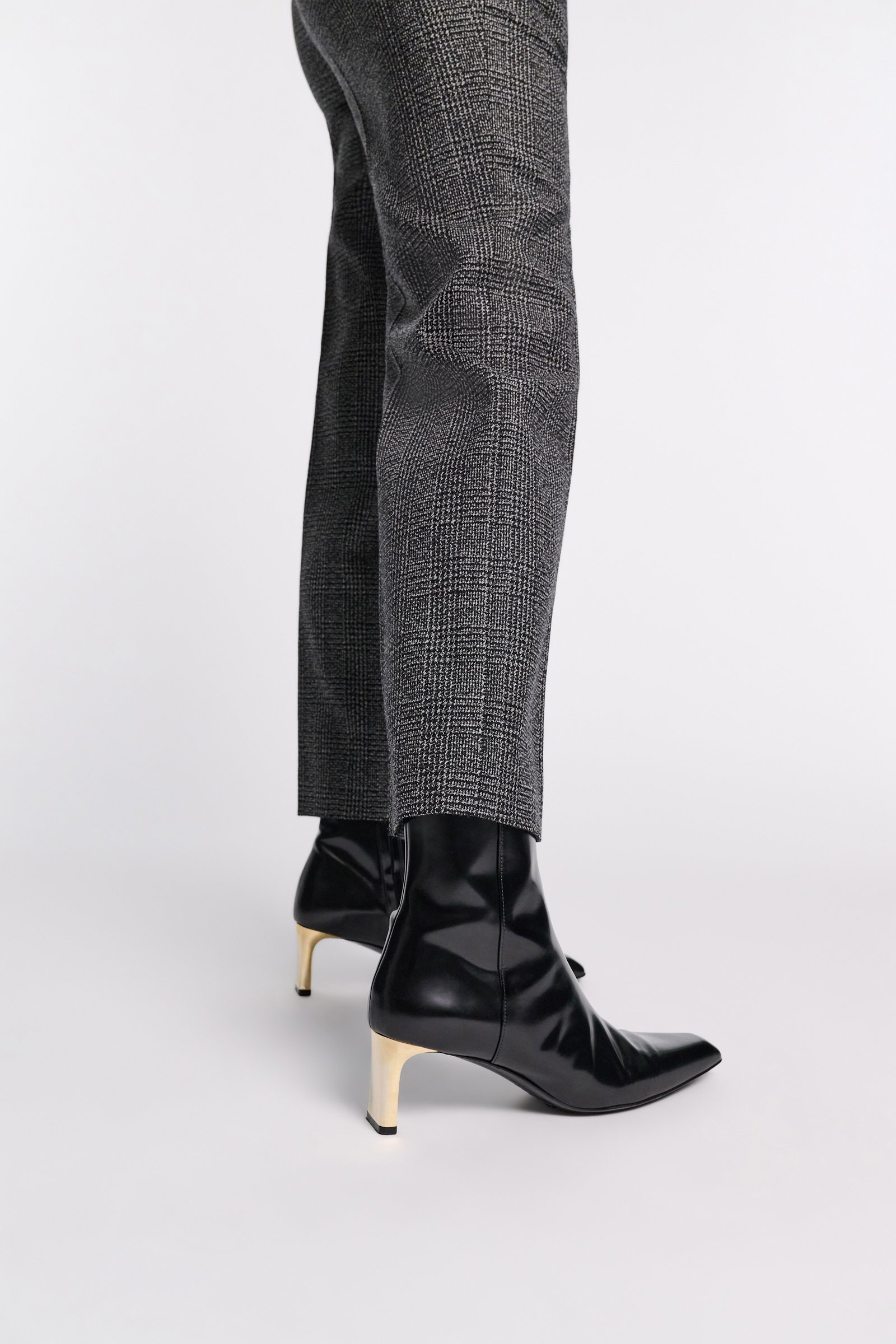Dorothee Schumacher Ankle boots with golden heel pure black