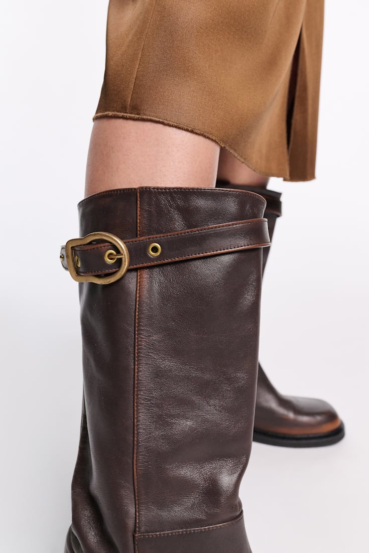 Dorothee Schumacher Hohe Boots mit Signature-Schließe choco black