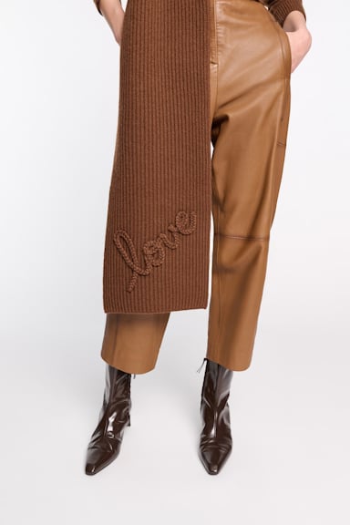 Dorothee Schumacher Gerippter Merino-Kaschmir-Schal LOVE Coffee