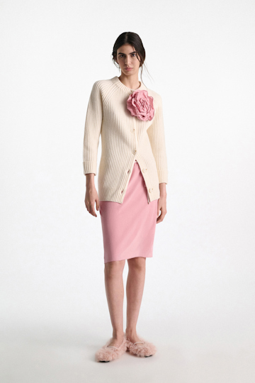 Dorothee Schumacher Seidenrock–Tube-Top Hybrid mit Maxi-Blumenbrosche Rose