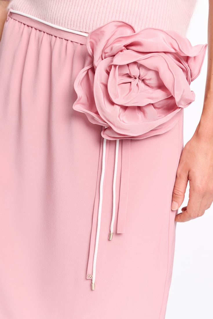 Dorothee Schumacher Silk skirt with XL flower brooch Rose