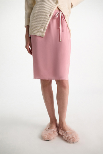 Dorothee Schumacher Seidenrock–Tube-Top Hybrid mit Maxi-Blumenbrosche Rose