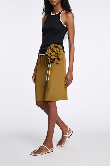 Dorothee Schumacher Seidenrock mit Maxi-Blumenbrosche lime