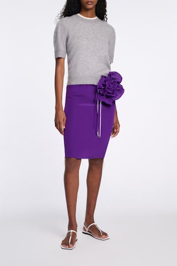 Dorothee Schumacher Seidenrock mit Maxi-Blumenbrosche lilac