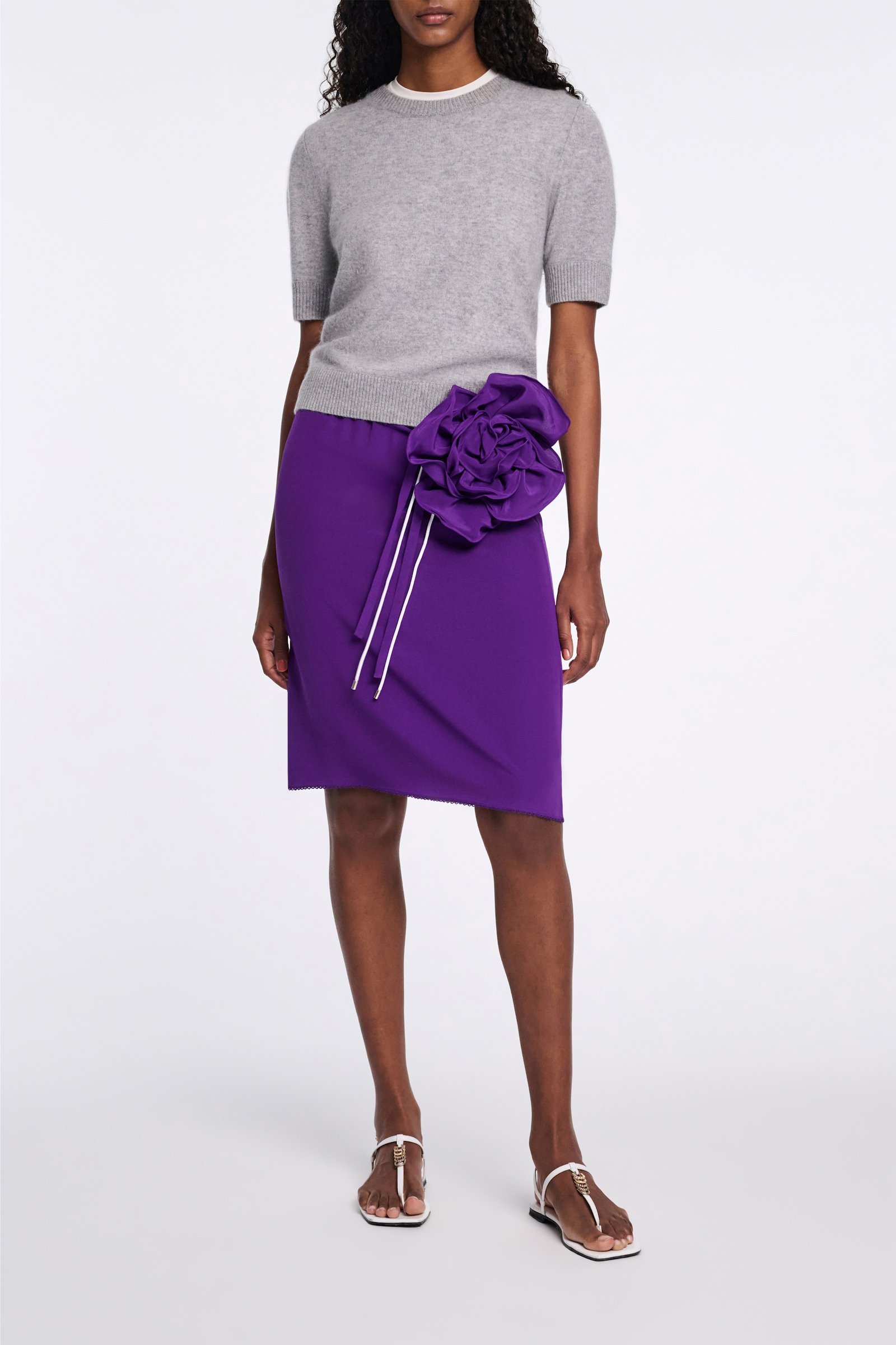 Dorothee Schumacher Seidenrock mit Maxi-Blumenbrosche lilac
