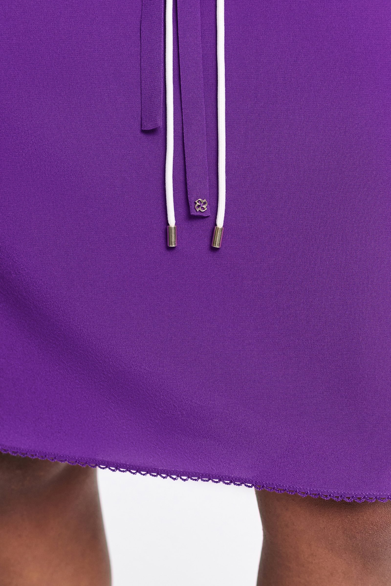 Dorothee Schumacher Seidenrock mit Maxi-Blumenbrosche lilac