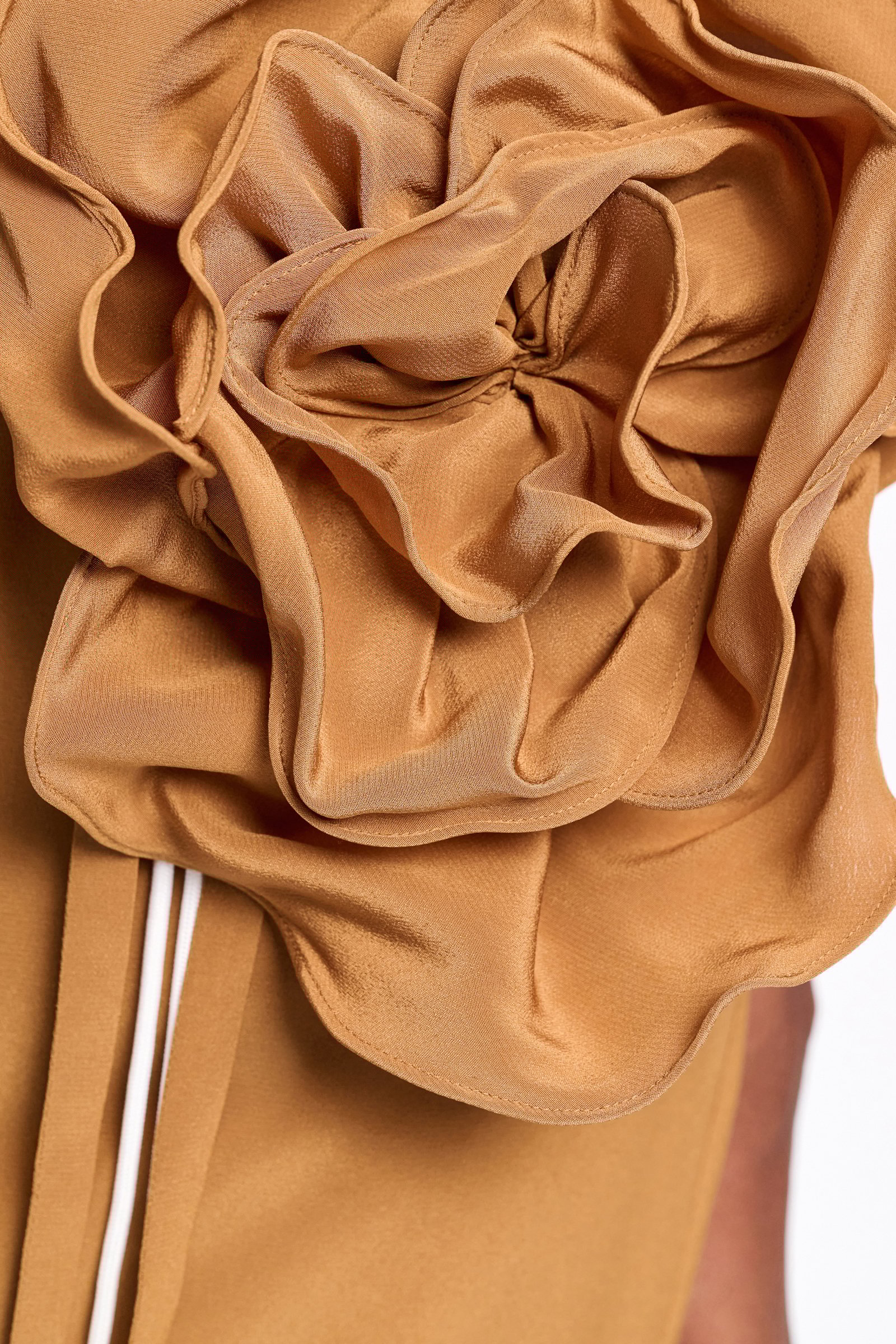 Dorothee Schumacher Silk skirt with XL flower brooch toffee