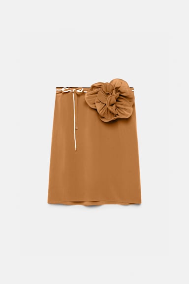 Dorothee Schumacher Seidenrock mit Maxi-Blumenbrosche toffee
