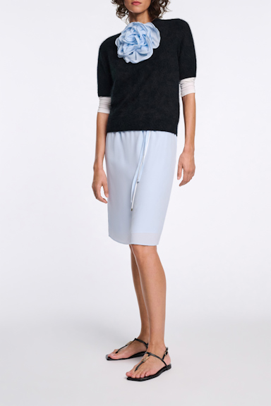 Dorothee Schumacher Seidenrock mit Maxi-Blumenbrosche sky