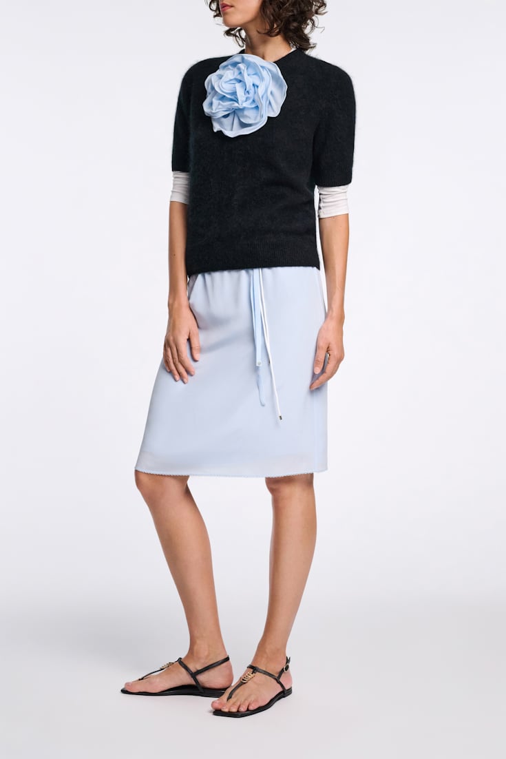 Dorothee Schumacher Silk skirt with XL flower brooch sky
