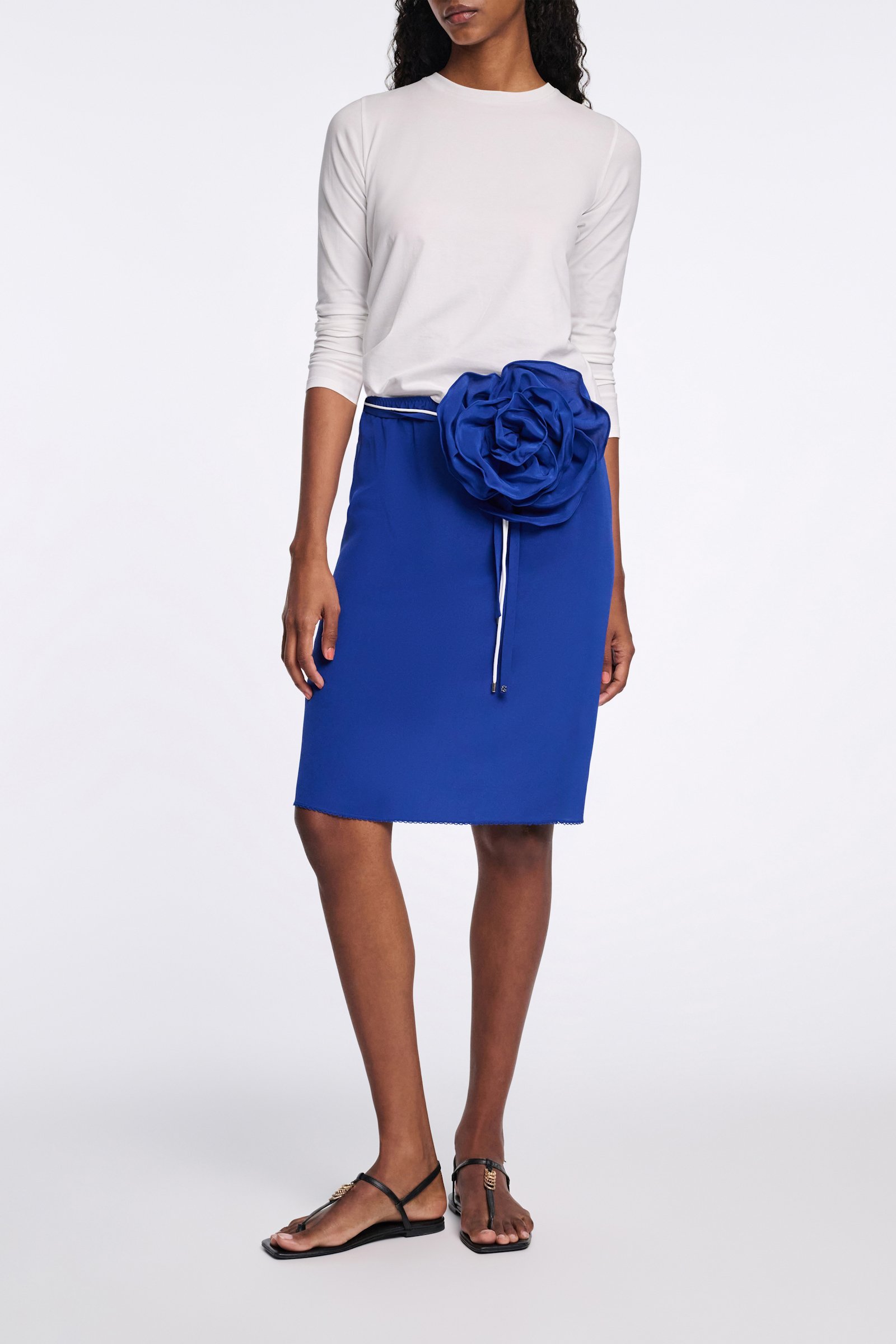 Dorothee Schumacher Seidenrock mit Maxi-Blumenbrosche blue