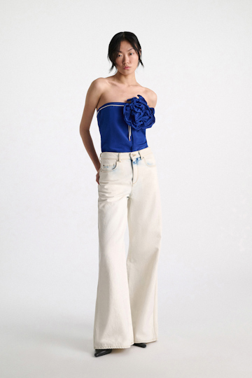 Dorothee Schumacher Seidenrock–Tube-Top Hybrid mit Maxi-Blumenbrosche blue