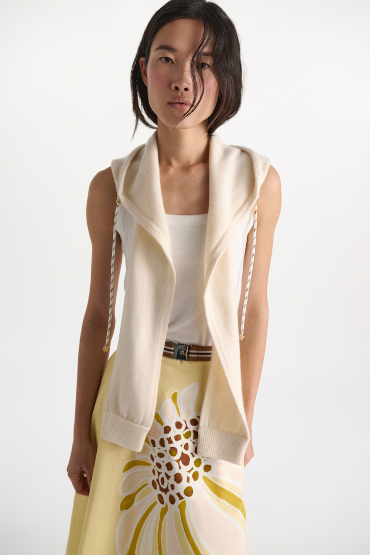 Dorothee Schumacher Hood accessory camellia white