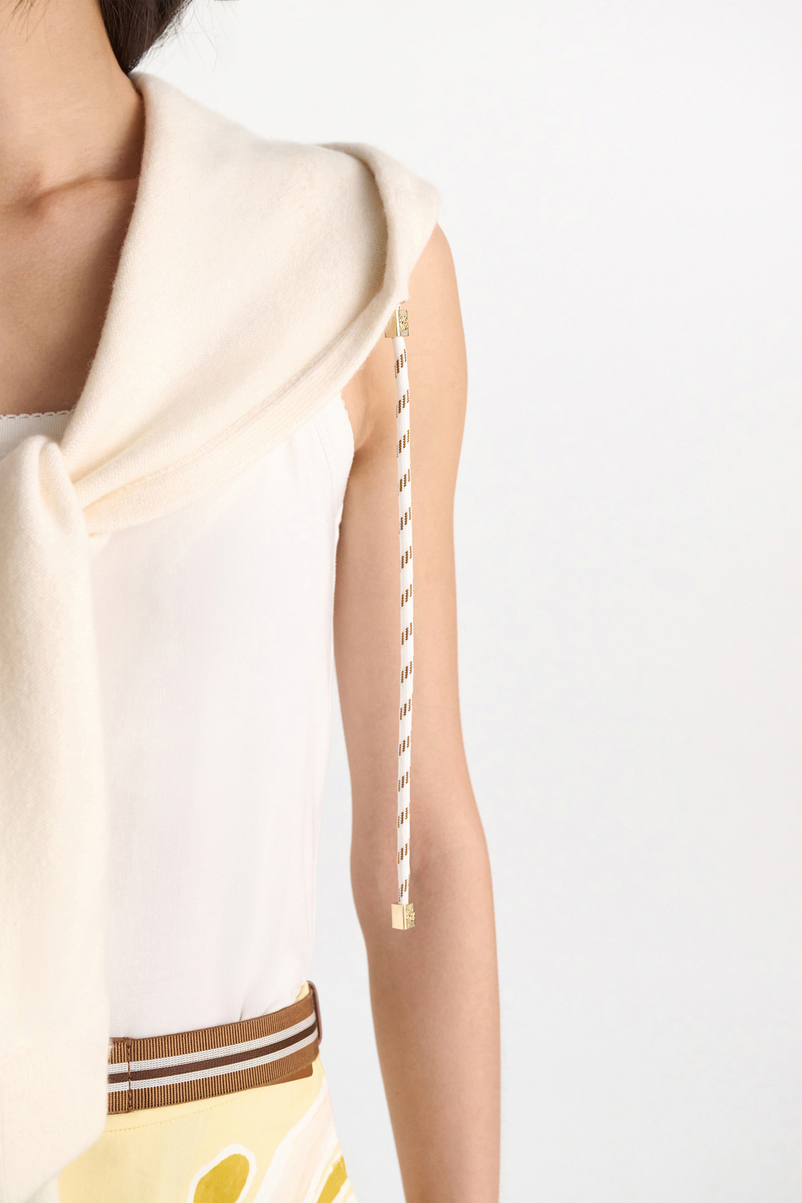 Dorothee Schumacher Hood accessory camellia white