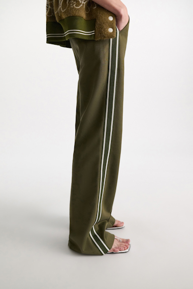 Dorothee Schumacher Track pants with knit side stripes dark oliv