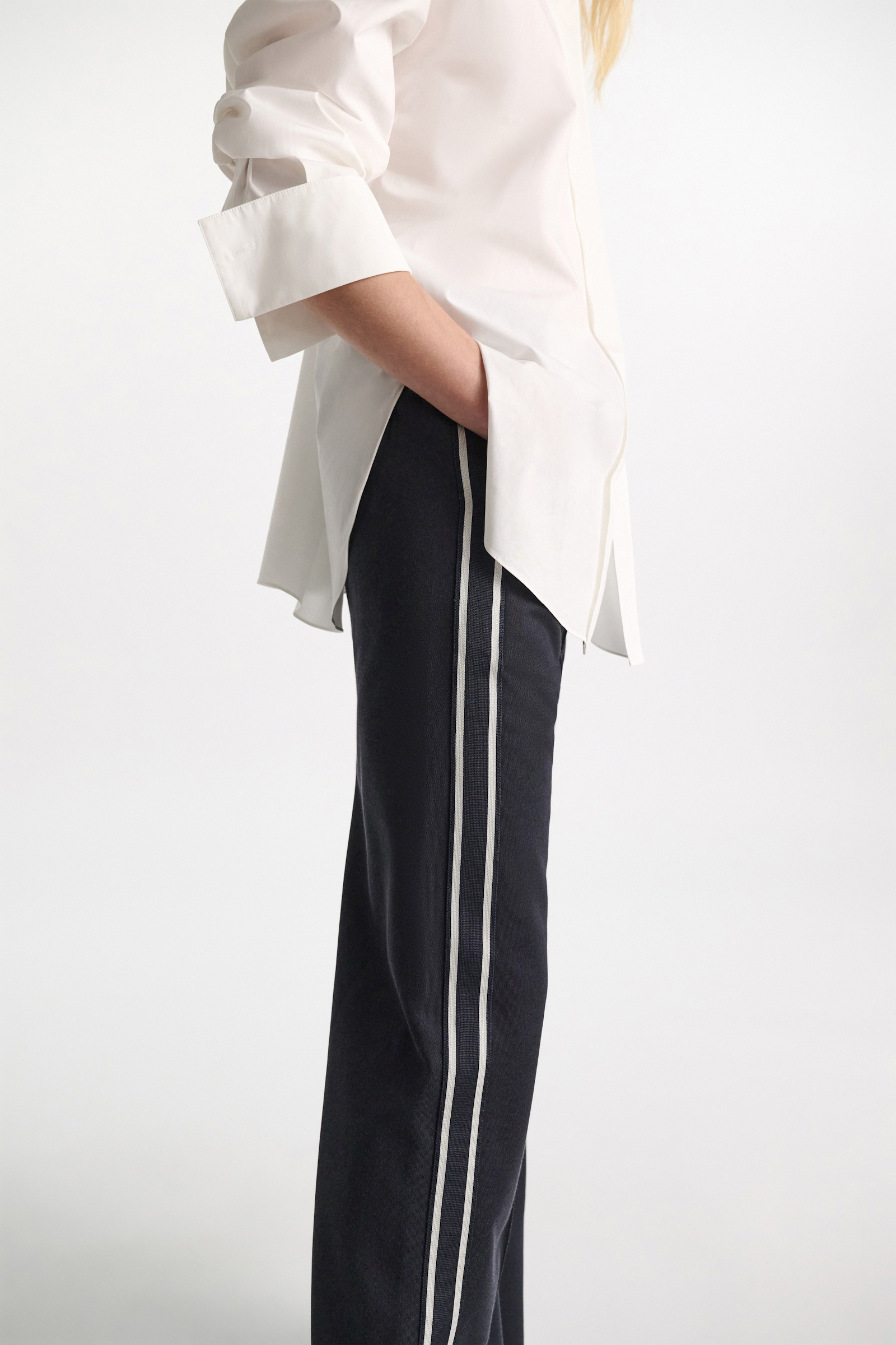Dorothee Schumacher Trackpants mit gestricktem Seitenstreifen dark navy