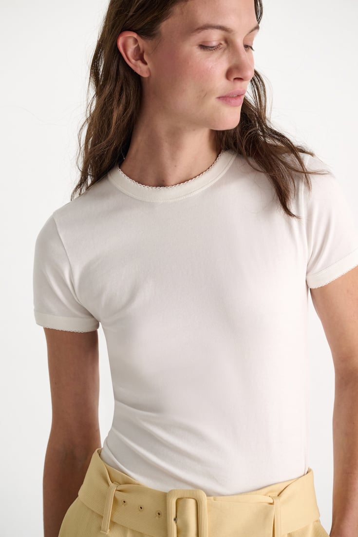 Dorothee Schumacher Stretch cotton shrunken T-shirt with contrast trim camellia white