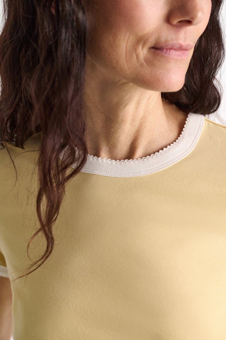 Dorothee Schumacher Stretch cotton shrunken T-shirt with contrast trim bisquit