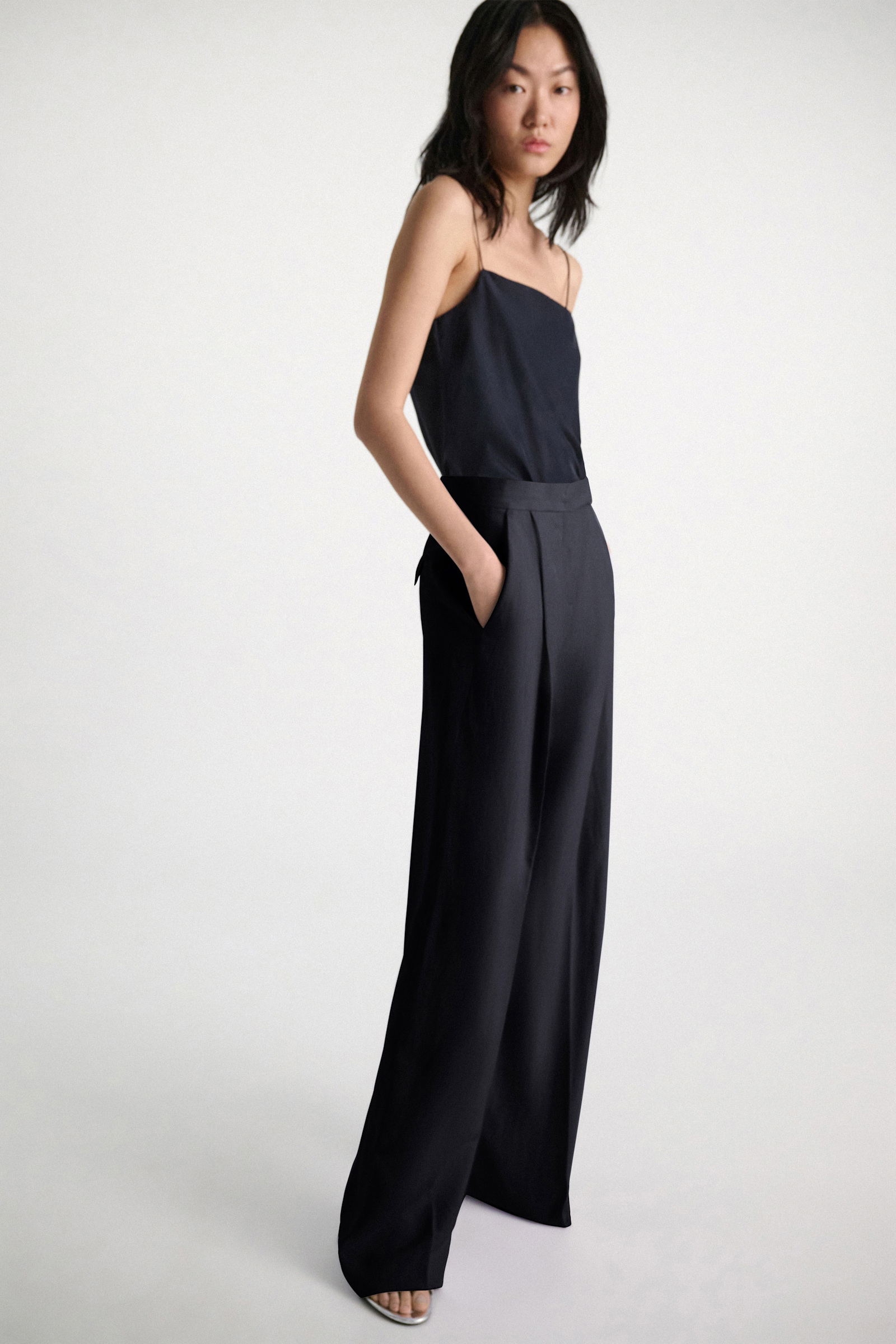 Dorothee Schumacher Technical linen pants dark navy