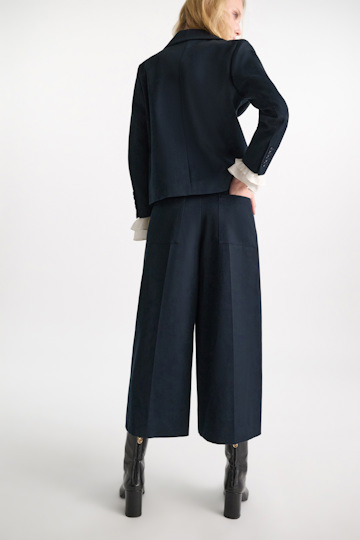Dorothee Schumacher Hochtaillierte Culotte Pants aus Baumwolle dark navy