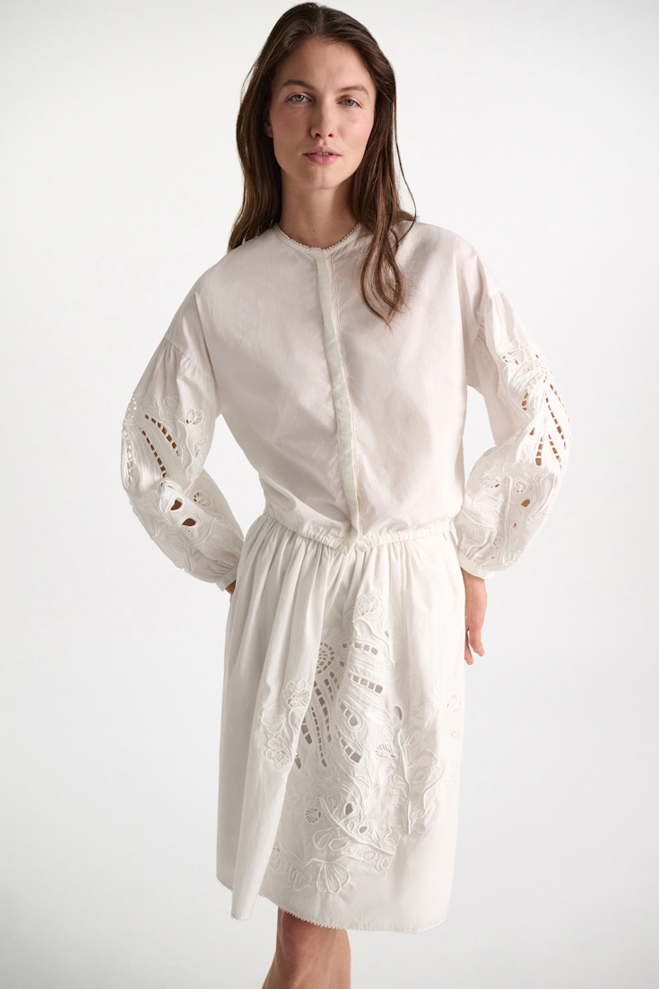Dorothee Schumacher Bluse mit Broderie-Anglais-Stickerei aus Baumwolle pure white