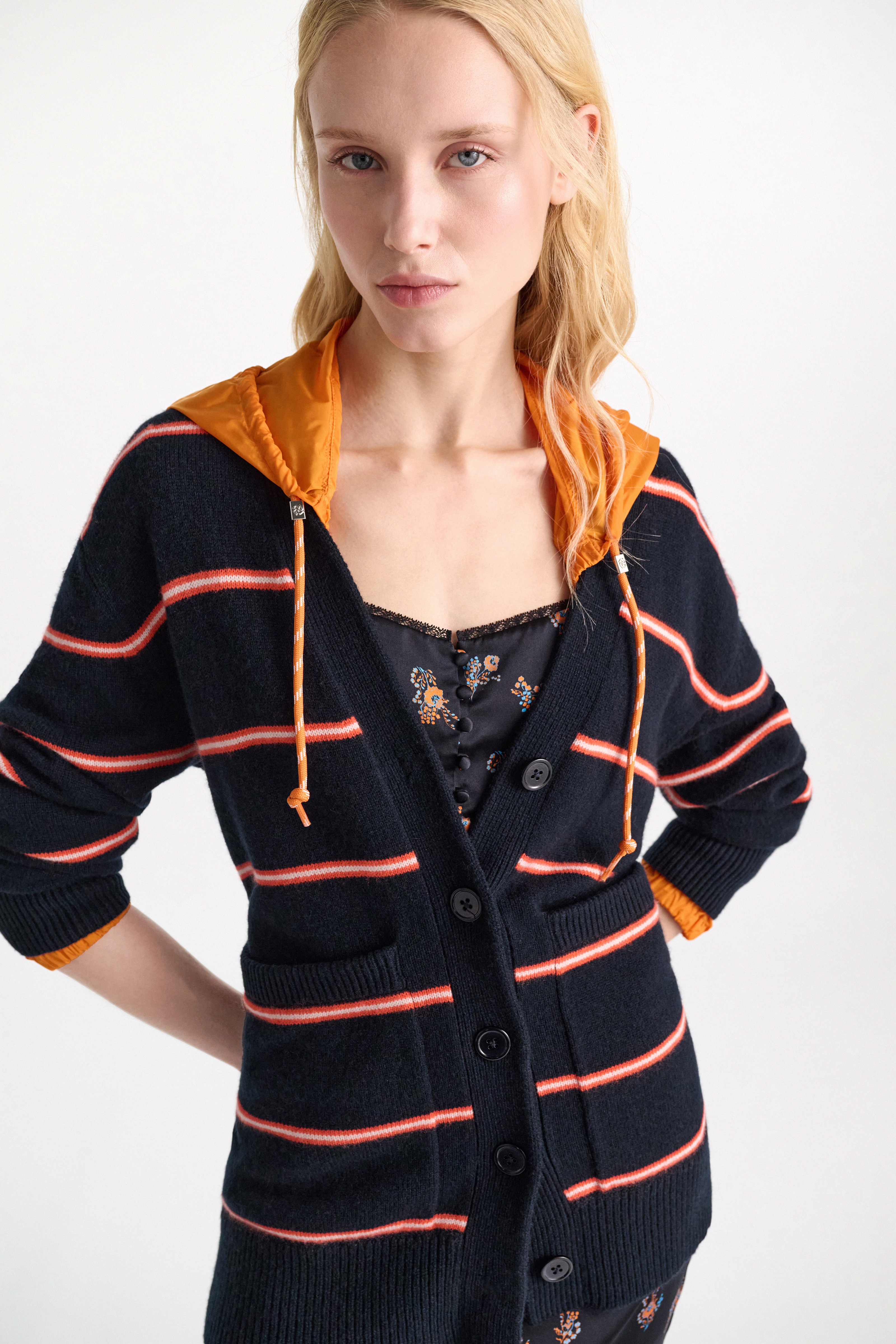 SPORTY COOLNESS hooded armcover | Dorothee Schumacher