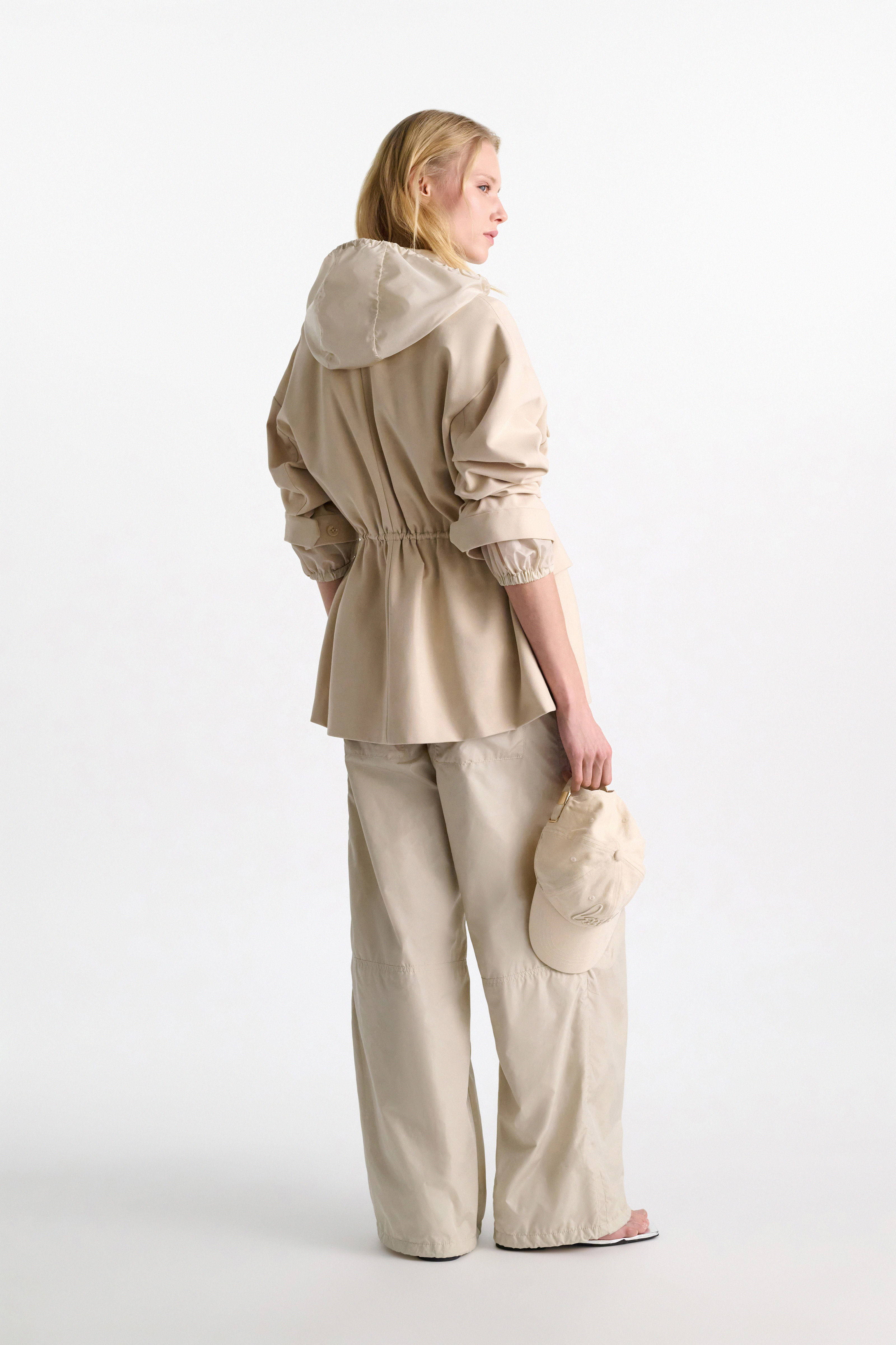SPORTY COOLNESS hooded armcover | Dorothee Schumacher