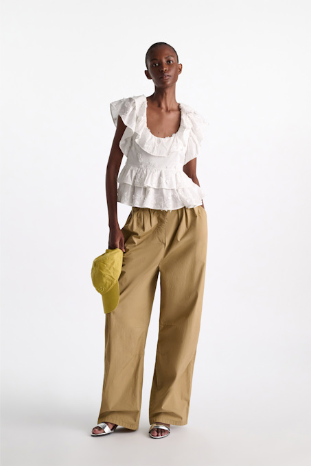 Top with ruffles in cotton-fil-coupé