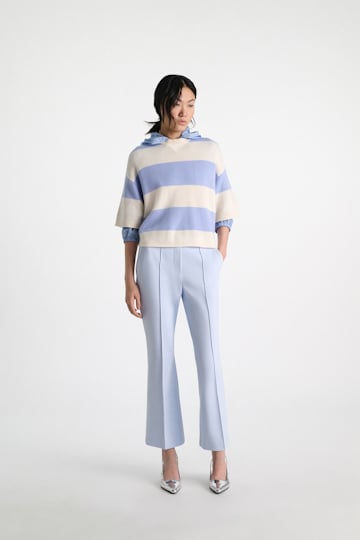 Dorothee Schumacher Cropped Pants mit ausgestelltem Bein aus Punto Milano ice sky