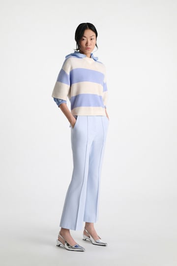 Dorothee Schumacher Cropped Pants mit ausgestelltem Bein aus Punto Milano ice sky