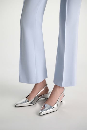 Dorothee Schumacher Cropped Pants mit ausgestelltem Bein aus Punto Milano ice sky