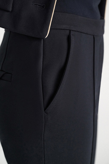 Dorothee Schumacher Cropped Pants mit ausgestelltem Bein aus Punto Milano dark navy