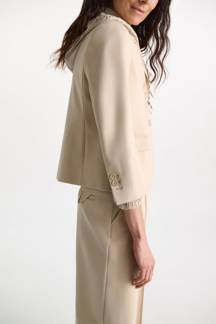 Dorothee Schumacher Cropped blazer in Punto Milano soft sand
